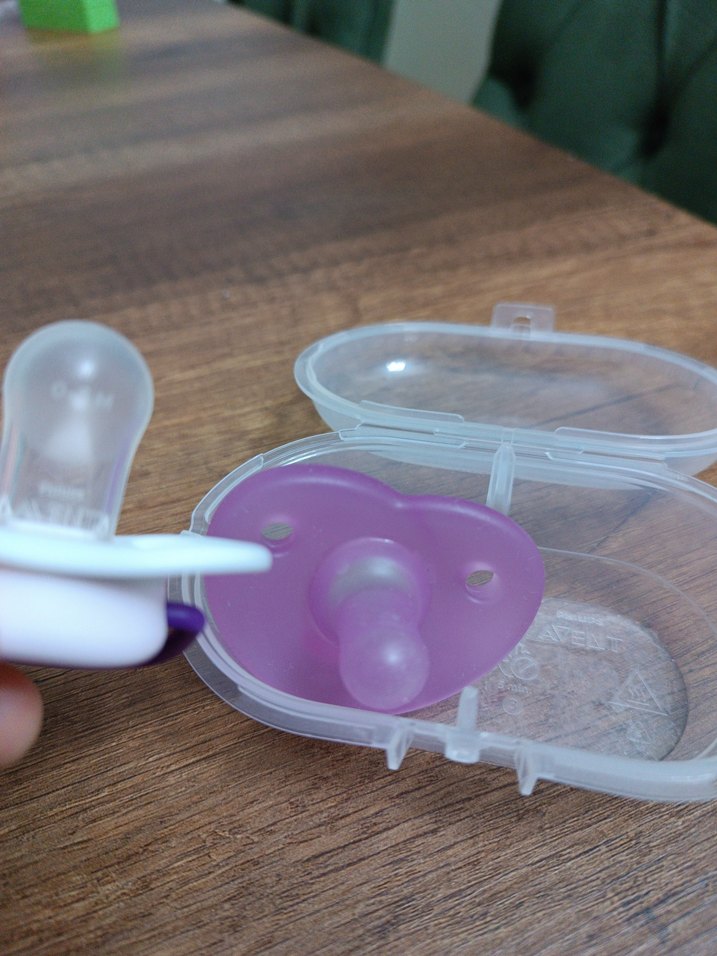 kız bebek emzik - Görsel 2