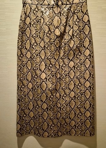 zara yılan deseni deri görünümlü etek. - Görsel 2