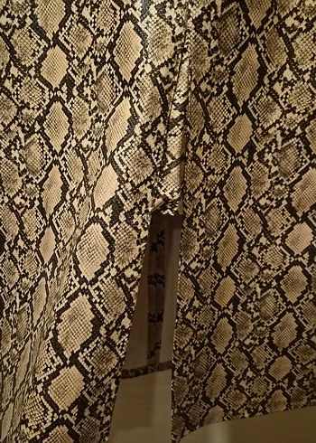 zara yılan deseni deri görünümlü etek. - Görsel 3