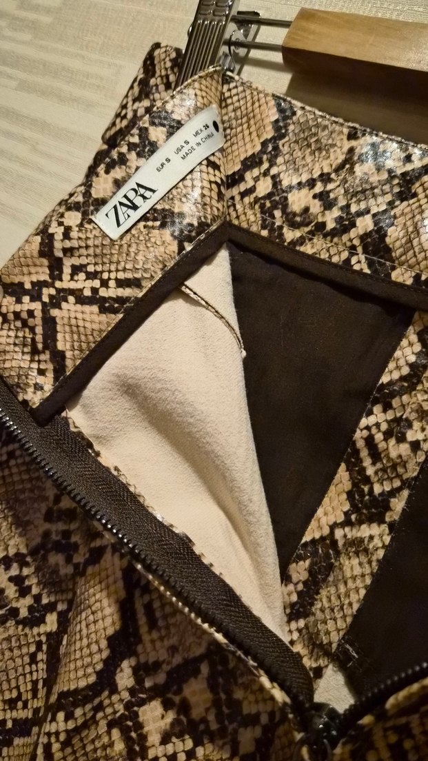 zara yılan deseni deri görünümlü etek. - Görsel 5