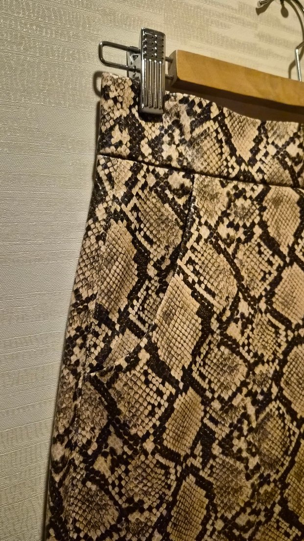 zara yılan deseni deri görünümlü etek. - Görsel 4