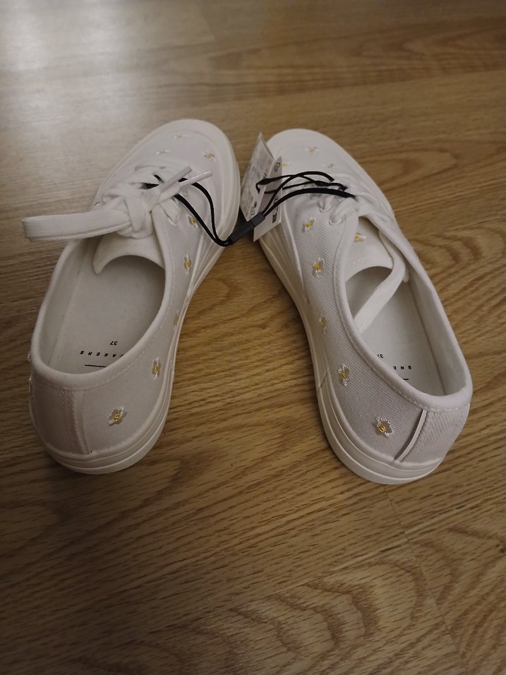 zara papatya işlemeli kanvas ayakkabı - Görsel 3