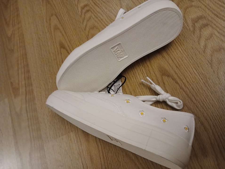 zara papatya işlemeli kanvas ayakkabı - Görsel 5