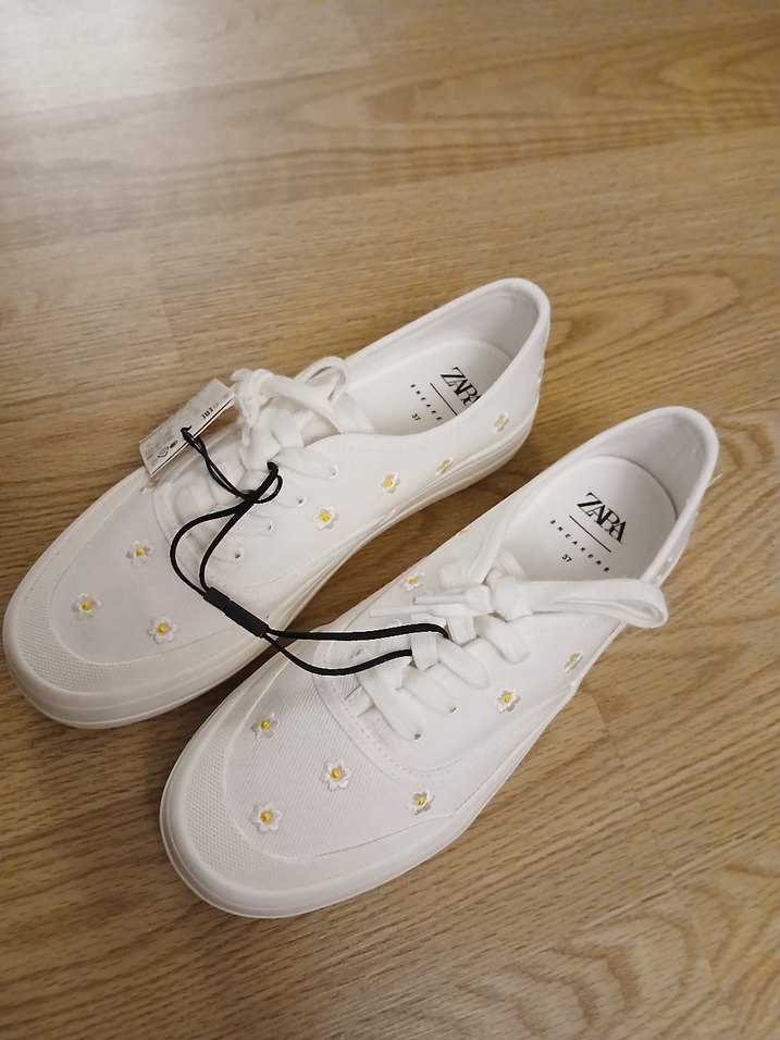 zara papatya işlemeli kanvas ayakkabı - Görsel 2