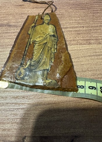 Beden Altın Tonlu Koyu Renkli Figürin