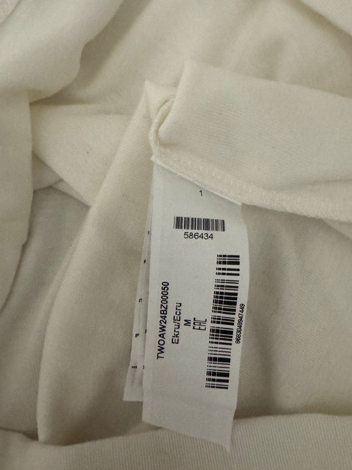 Beyaz V Yakalı Uzun Kollu Kadın Bluz - Görsel 5