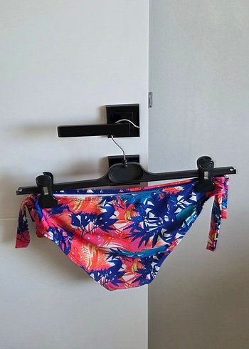 Renkli Bağcıklı Kadın Bikini Altı - Görsel 2