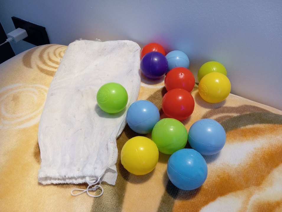 Renkli Plastik Oyun Topları ve Kumaş Torba - Görsel 4