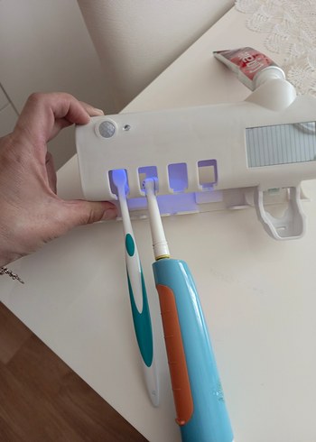 Beyaz Diş Fırçası Sterilizatörü