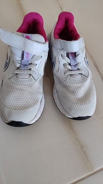 34 Beden beyaz Renk Nike kız ayakkabı