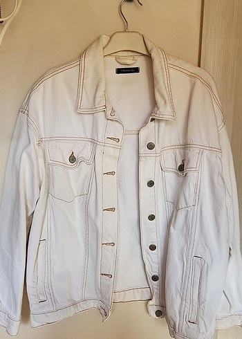 Kadın Beyaz Düğmeli Denim Ceket