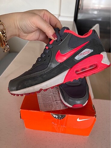 36,5 Beden gri Renk Nike 36,5 numara çok temiz gri ayakkabı