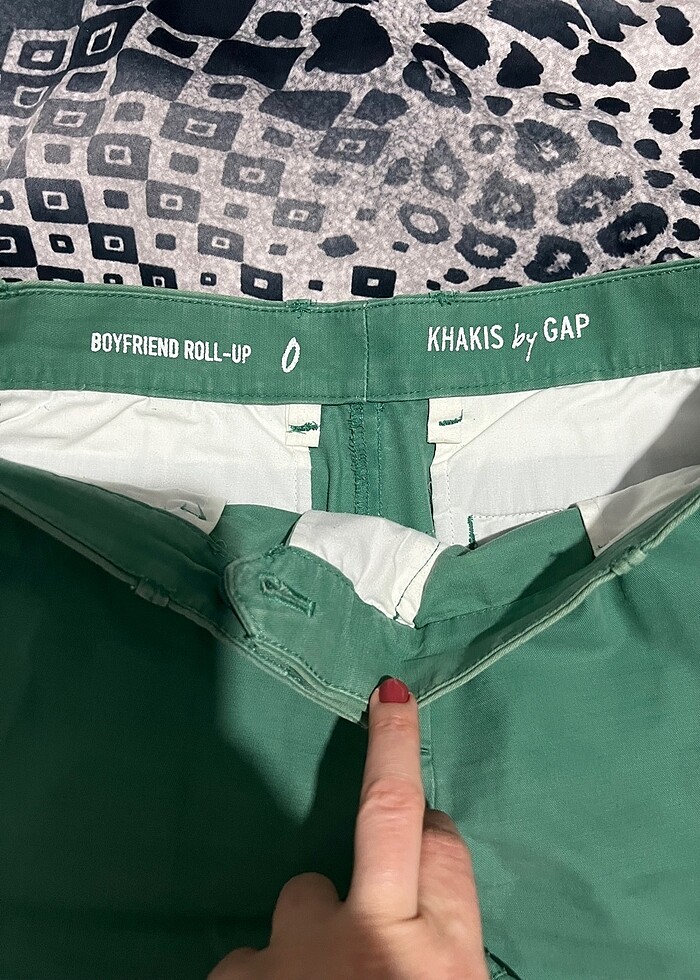 GAP Çimen yeşili sıfır şort - Görsel 3