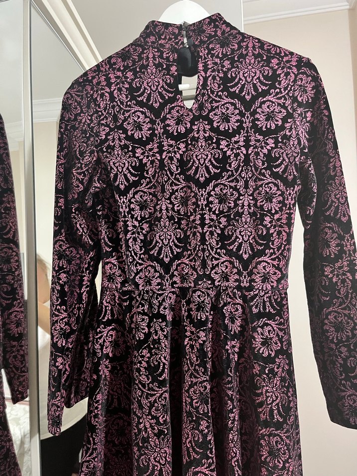 Bordo V Yaka Dantel Detaylı Gotik Midi Elbise - Görsel 4