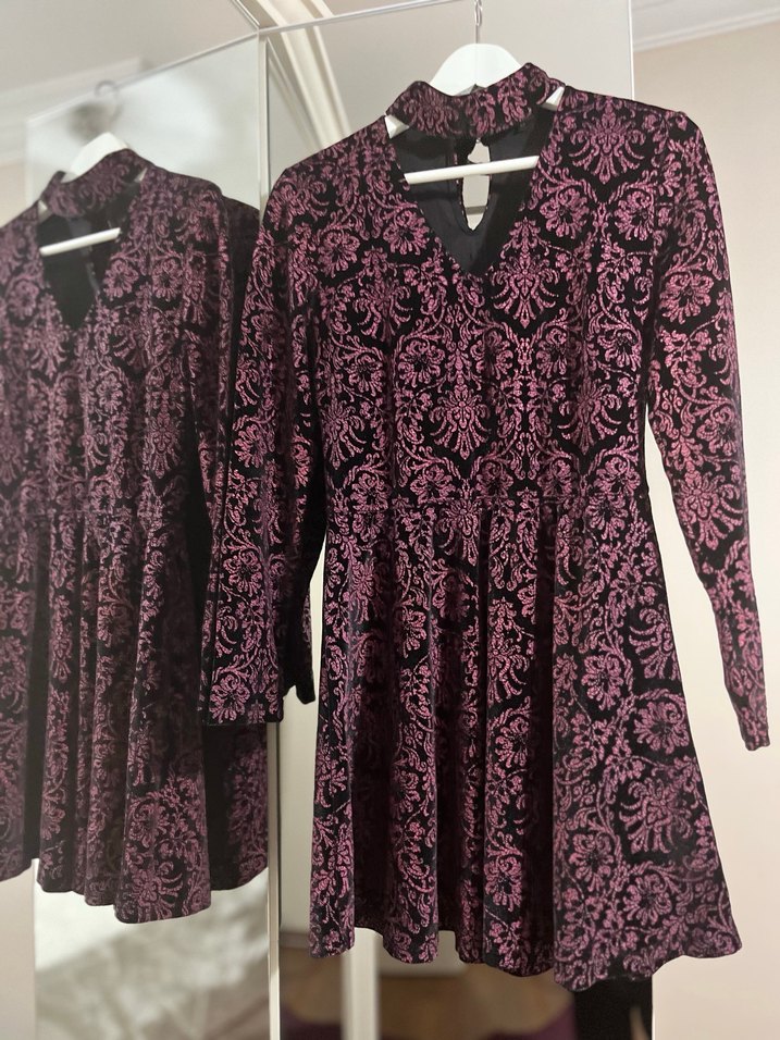 Bordo V Yaka Dantel Detaylı Gotik Midi Elbise - Görsel 3