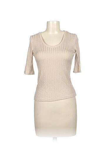 Mango T-shirt %70 İndirimli.