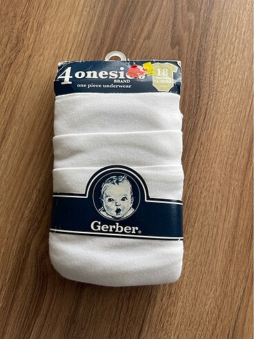 Gerber 18 aylık beyaz penye çıtçıtlı bady 4 adet