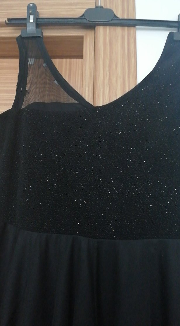 Siyah V Yakalı Midi Gizemli Elbise - Görsel 3