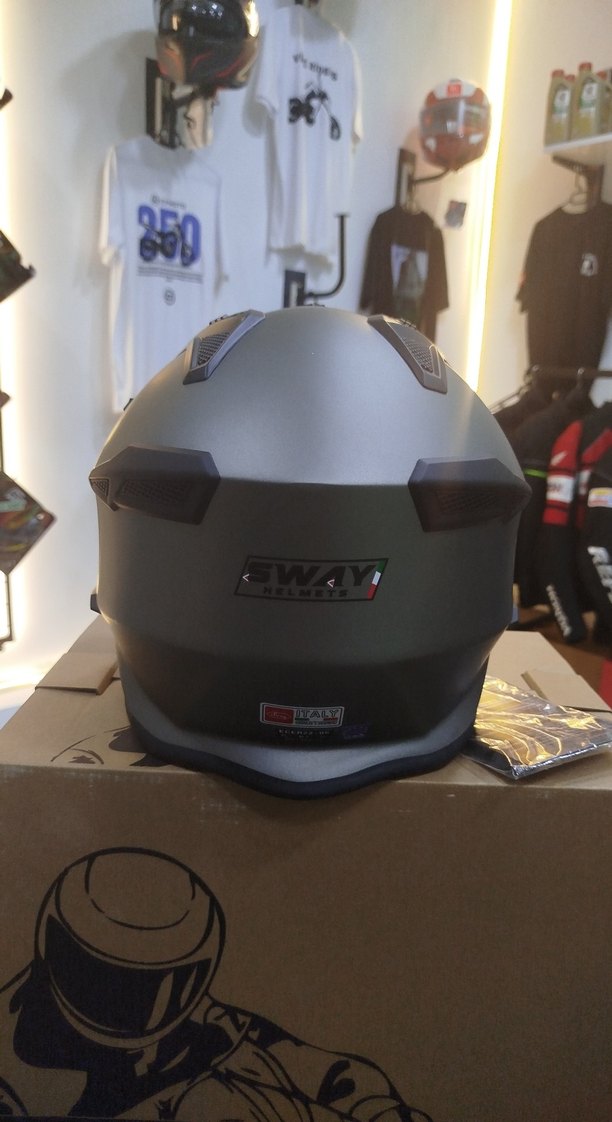 Sway Gri Biker Stili Metal Kemerli Motosiklet Kaskı XL beden - Görsel 3