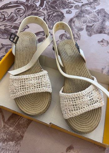 Beyaz Örgü Bantlı Kadın Sandalet - Görsel 3