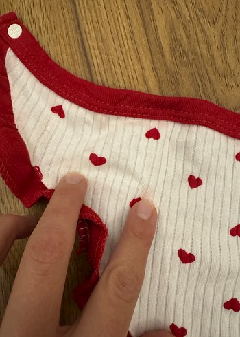 Kırmızı Kız Bebek Önlüğü - Görsel 3