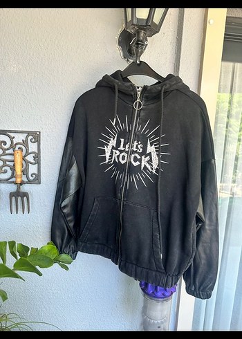 Deri Detaylı Siyah Kapüşonlu Rock Sweatshirt