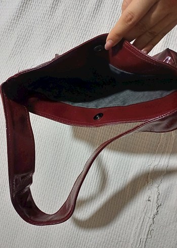 Urban Outfitters Bordo Parlak Deri Kadın Omuz Çantası