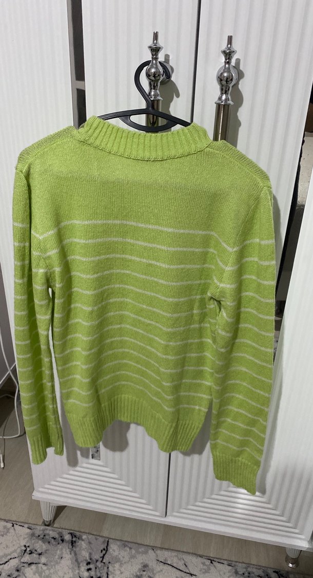 Yeşil Çizgili V Yaka Triko Kadın Kazak - Görsel 3