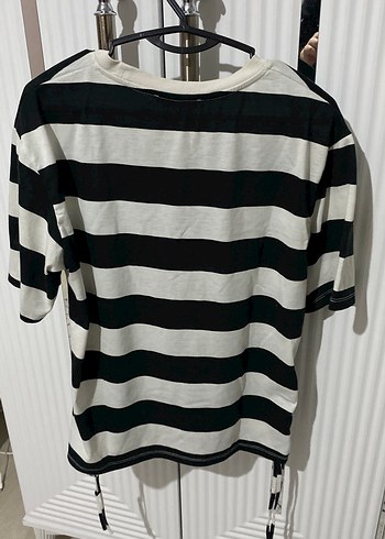 Gri-Beyaz Çizgili Kadın Tişört - Görsel 3