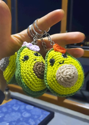 Renkli Örgü Avokado Anahtarlık - Görsel 3