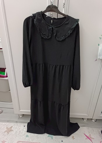 Uzun Kollu Siyah Fırfırlı Gömlek Yaka Elbise
