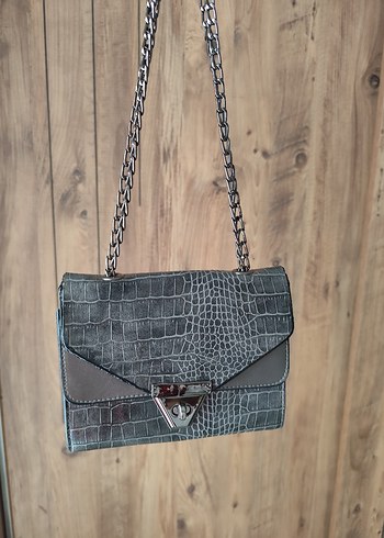 Diğer Gri Deri Zincir Detaylı Kroko Desenli Kadın Çanta