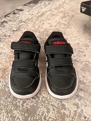 Adidas spor ayakkabı
