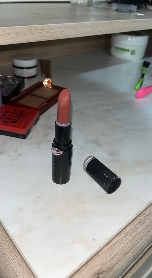 wet n wild ruj 1440E - Görsel 2