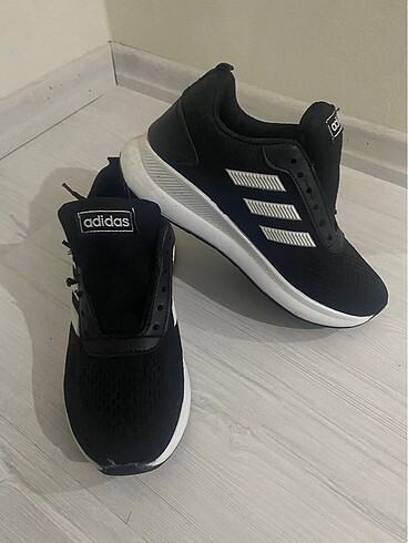 Adidas Spor ayakkabı