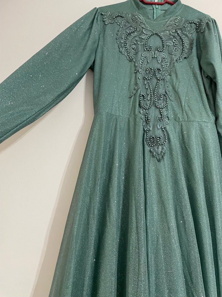 Yeşil İşlemeli Uzun Kollu Abiye Elbise - Görsel 3