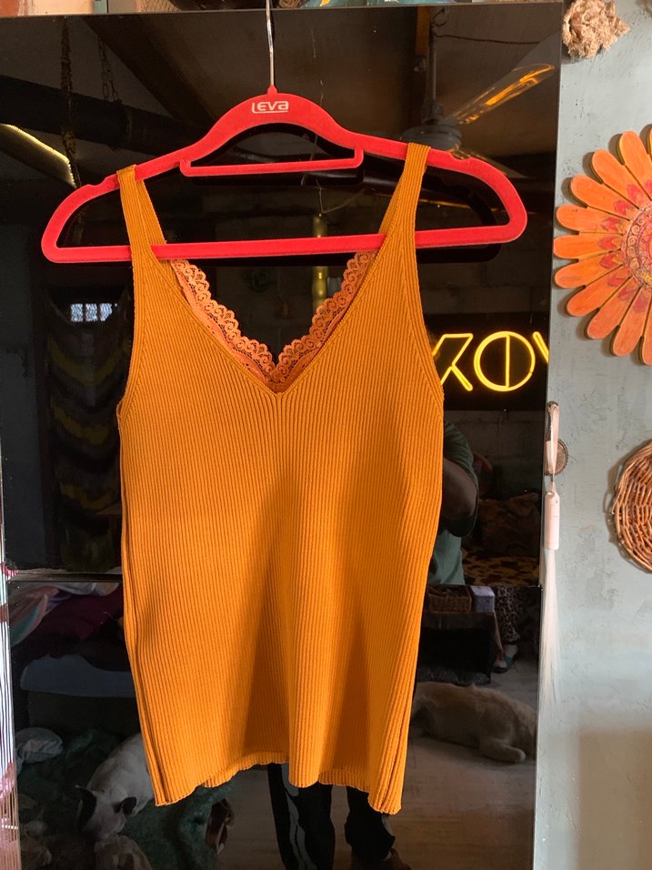 Dantel Detaylı Sarı V Yaka Atlet - Görsel 2