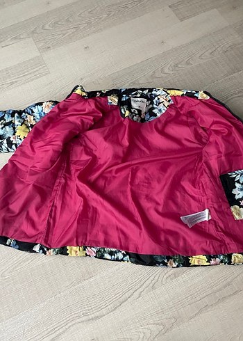 Çiçek Desenli Kısa Kadın Mont - Görsel 3