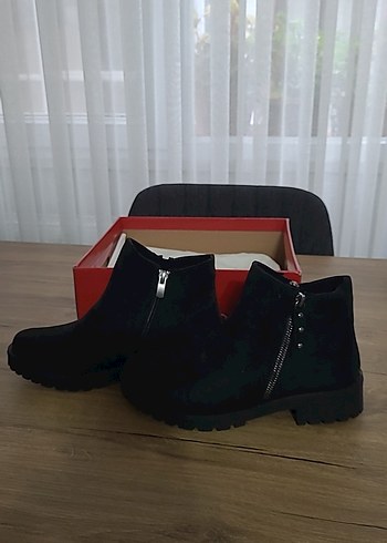 Siyah Süet Tokalı Kadın Bot - Görsel 6