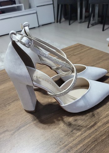 Beyaz Deri Stiletto Topuklu Kadın Ayakkabı