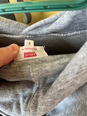 levis sweatshirt