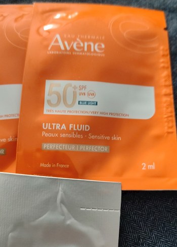 Avene SPF 50 Ultra Fluid Güneş Kremi 2ml - Görsel 4