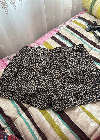 Leopar Desenli Mini Şort - Görsel 4