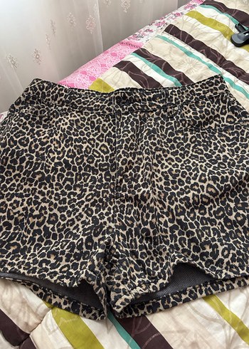 Leopar Desenli Mini Şort - Görsel 2