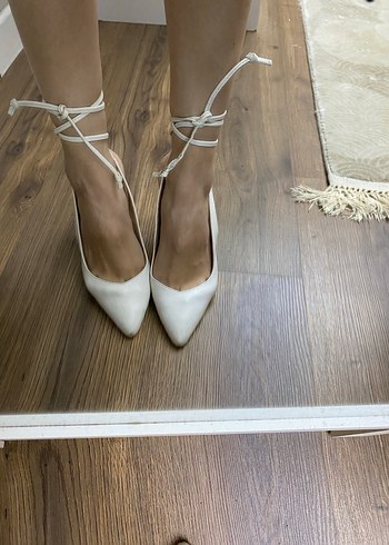 Beyaz Bağcıklı Stiletto Topuklu Kadın Ayakkabı