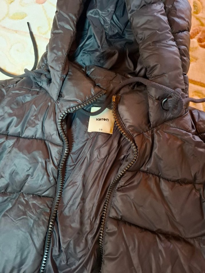 koton Siyah Kapüşonlu Uzun Kadın Kışlık Mont - Görsel 3