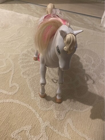 Beden Barbie nin muhteşem atı