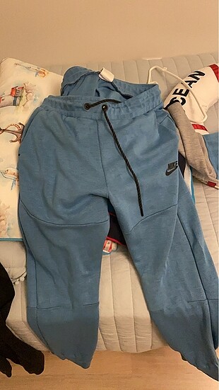 nike tech mavi
