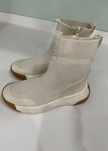 Zara Çocuk Bot
