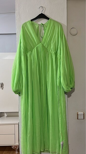 Tül detay yakalı oversize elbise